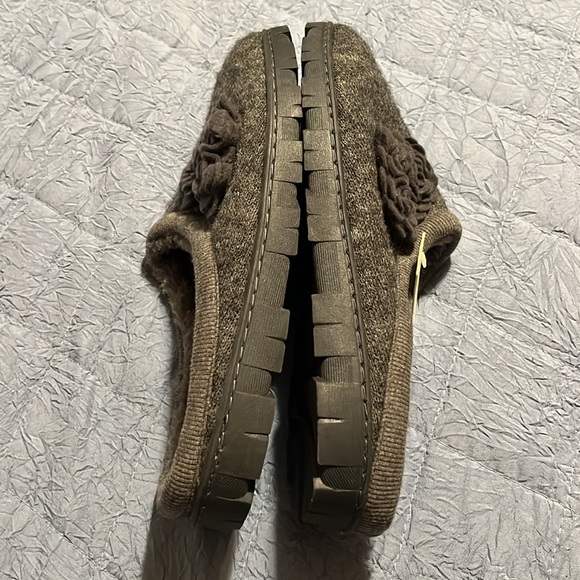 NWT Women’s Sonoma slippers gray size XL -11 charcoal faux fur line rubber sole - Picture 8 of 8